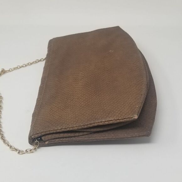 MIZTIGUE BROWN CROSSBODY BAG WITH GOLD CHAIN HANDLE. - Picture 8 of 13